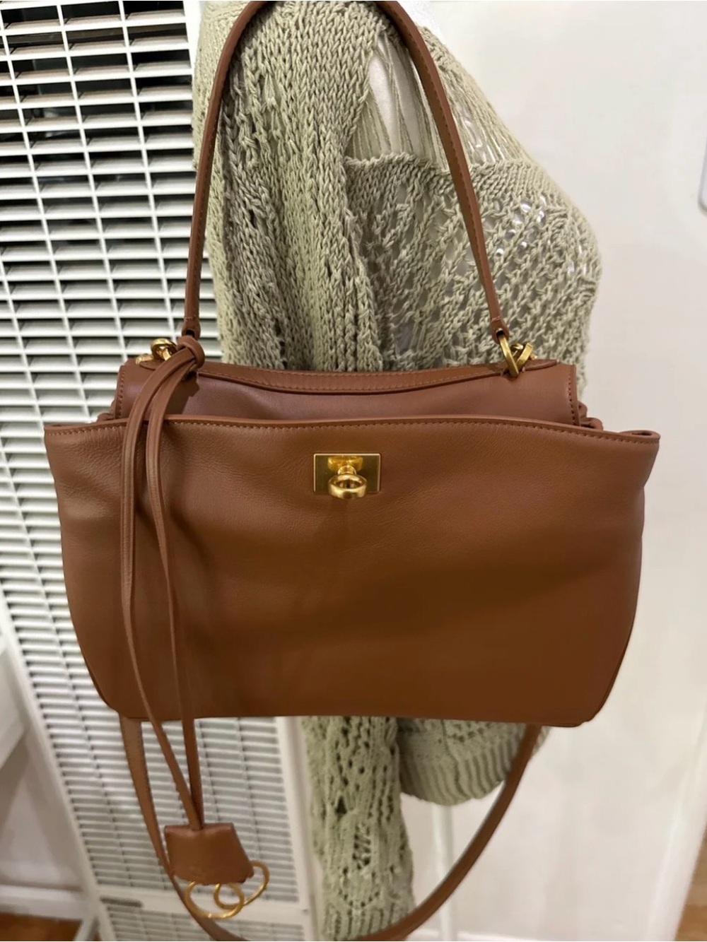 Brown Leather Handbag with Turn-Lock Closure & Crossbody Strap